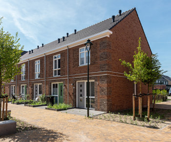 Lindetuin - Rijk gedetailleerde eengezins-prefab-woningen onder architectuur