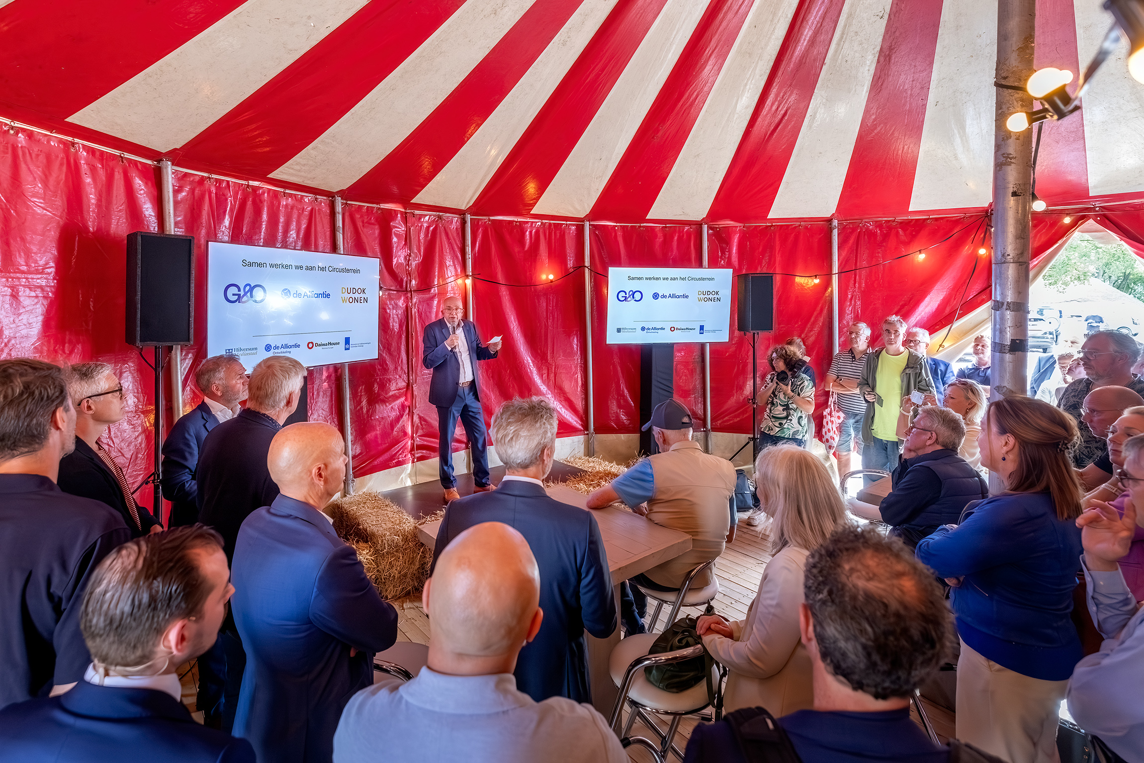 Socials PPT ©250908 17937